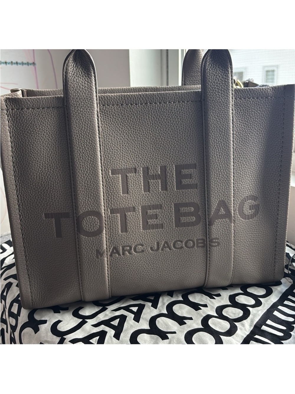 Marc Jacobs Medium Tote Bag cement color